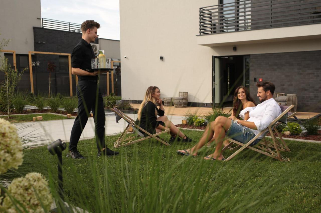 Resto Inn - Smart Apartamenty Blisko Energylandii Polwies Exteriér fotografie