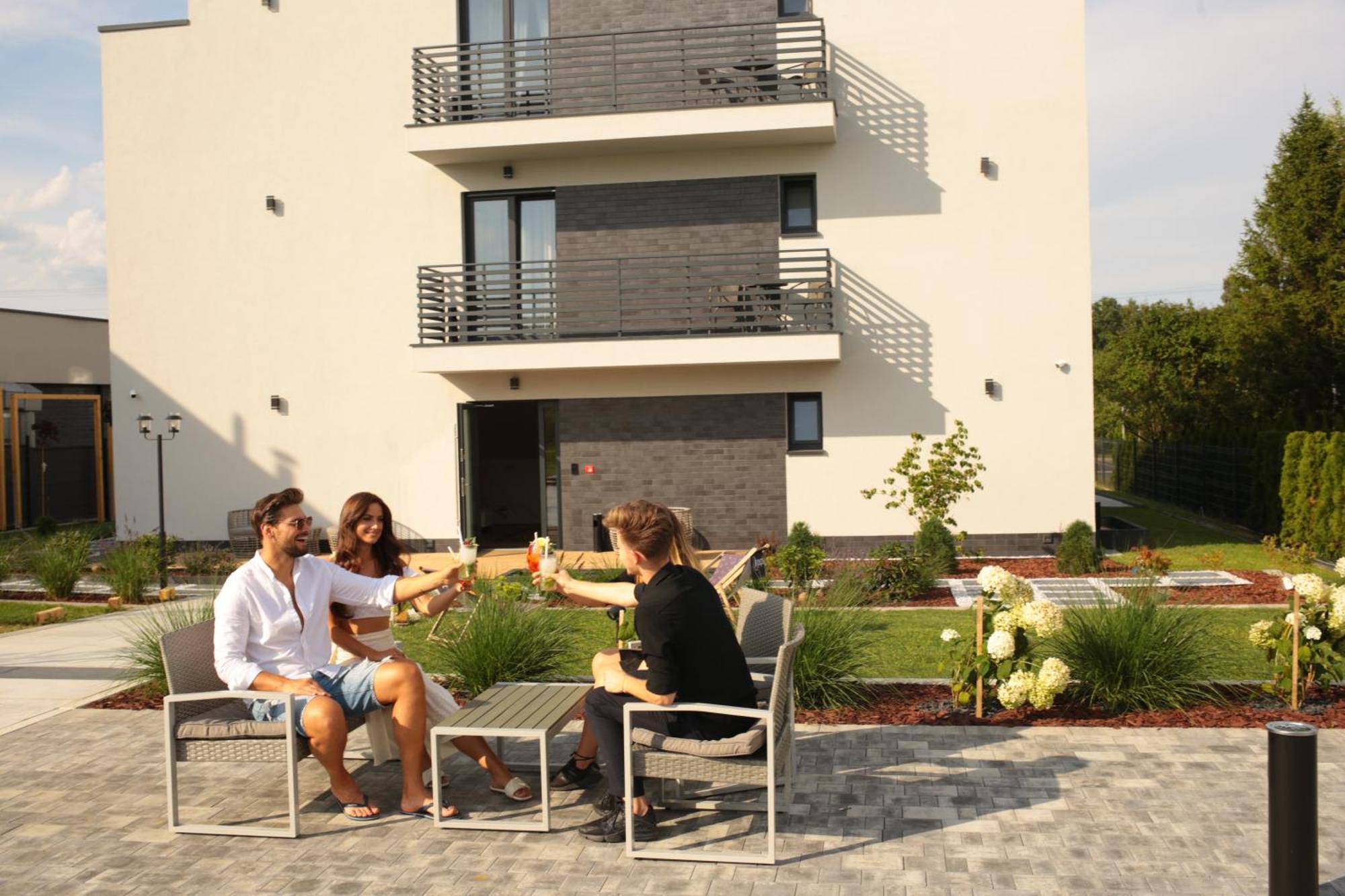 Resto Inn - Smart Apartamenty Blisko Energylandii Polwies Exteriér fotografie
